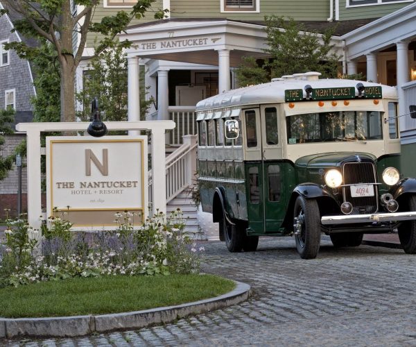 NANTUCKET BUS - TRUCK - sign with no Breeze Cafe (5)